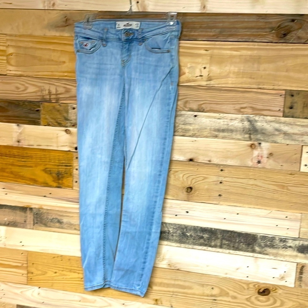 Hollister size 0s (W24 L29) low rise slim straight light wash jeans